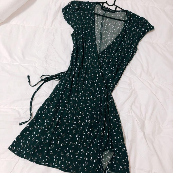brandy melville robbie dress green